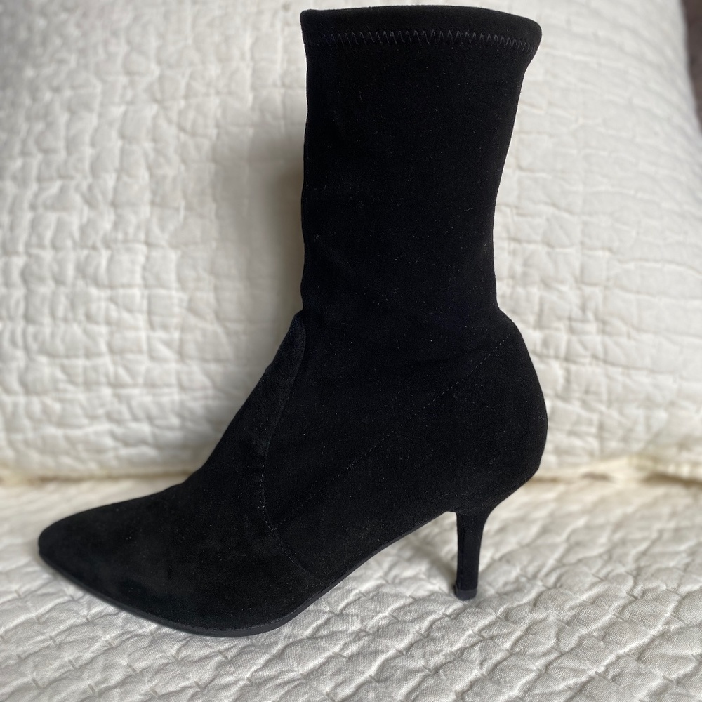Stuart Weitzman size 7 black bootie